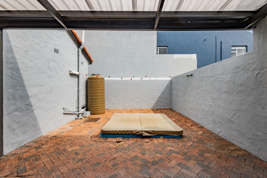 4 Bedroom Property for Sale in Bloubergrant Western Cape